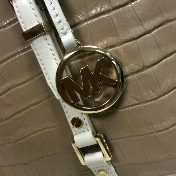 Michael Kors BEDFORD LEGACY Satchel - Picture 4 of 10